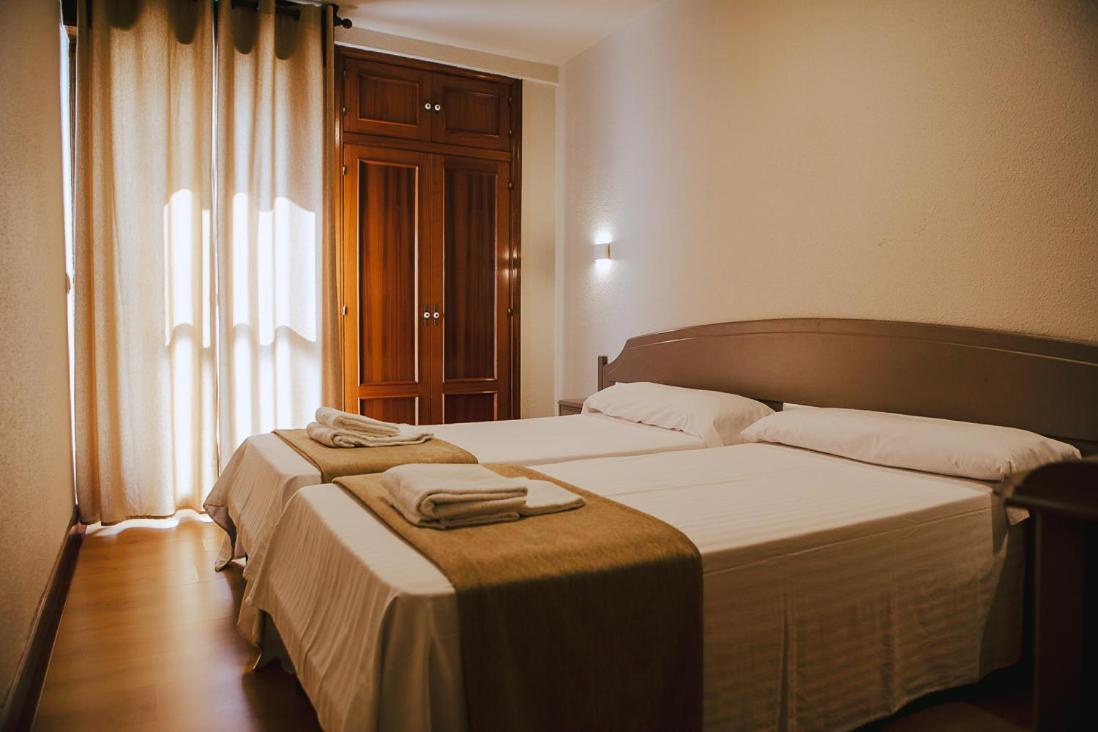 Hotel&Bar Ducay Olite Cameră foto