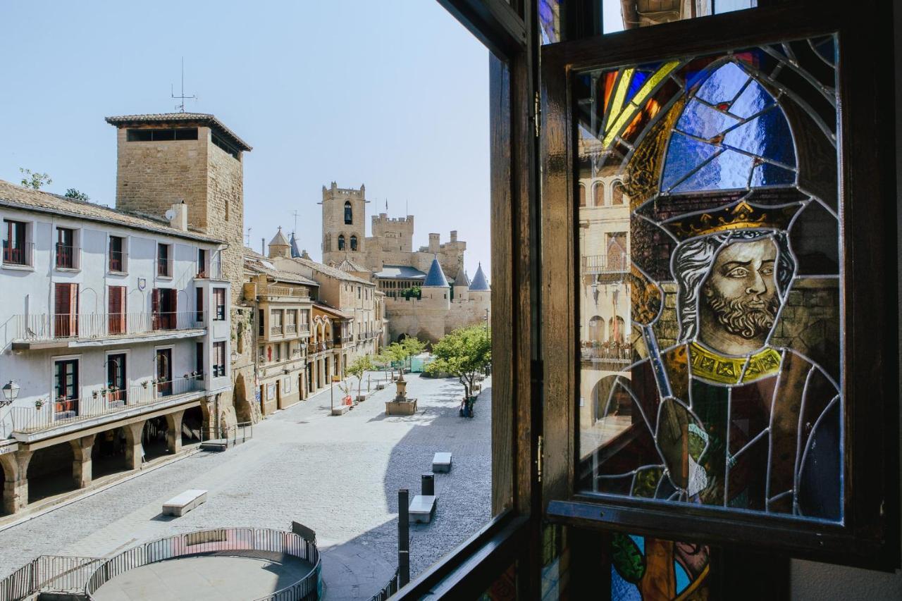 Hotel&Bar Ducay Olite Exterior foto