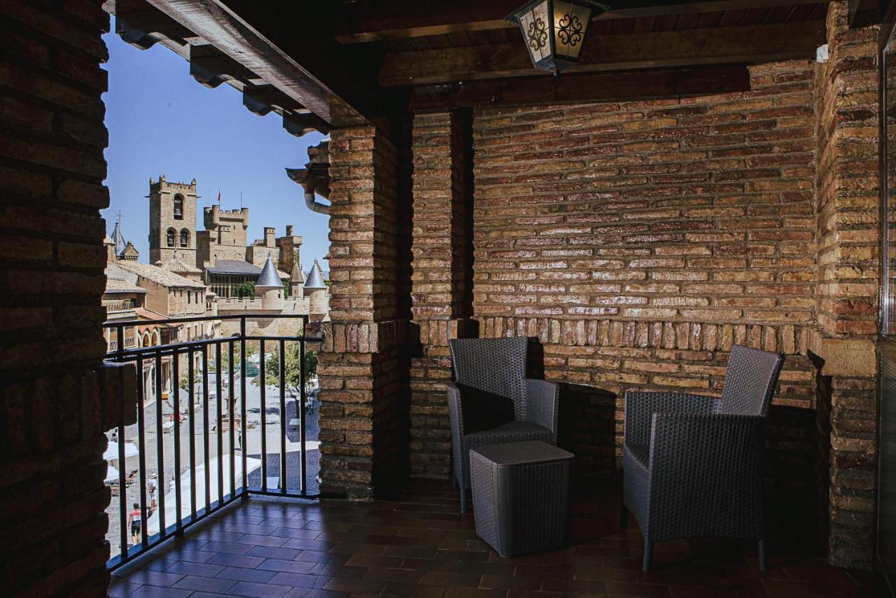 Hotel&Bar Ducay Olite Exterior foto